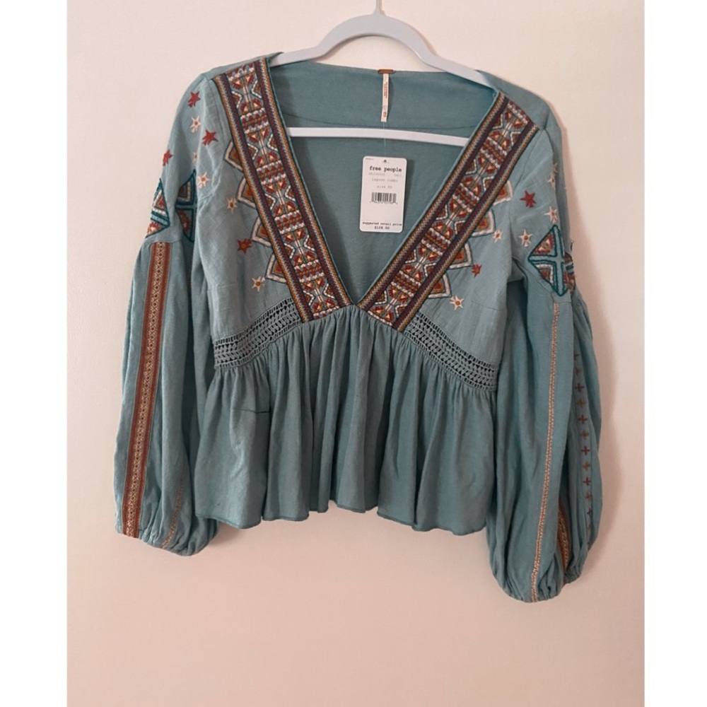 Free People Embroidery Boho Top 🦋🌿